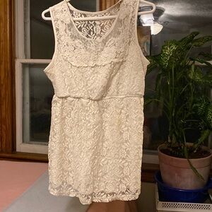 Motherhood Maternity sleeveless lace top, size large.